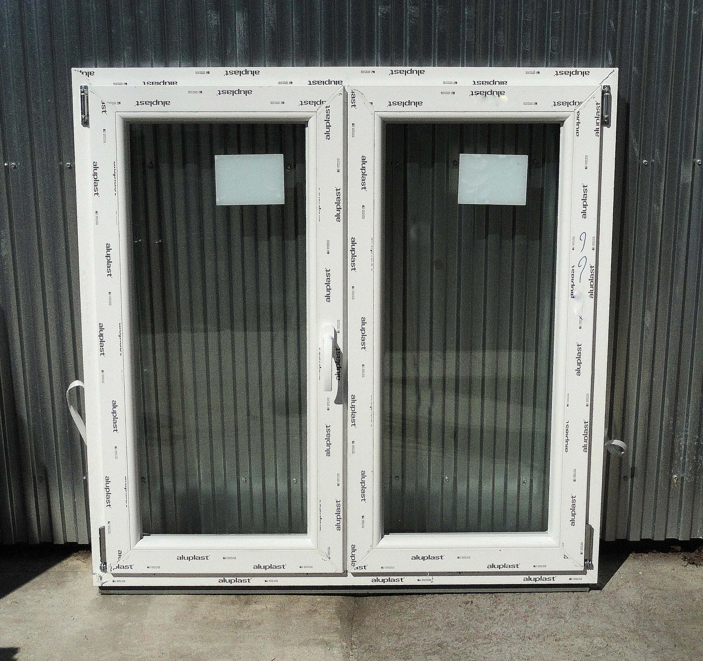 120x120 Kétszárnyú bukó/nyíló műanyag ablak BAL (Aluplast Siegenia) - (Gyártási mérete: 118x118cm)