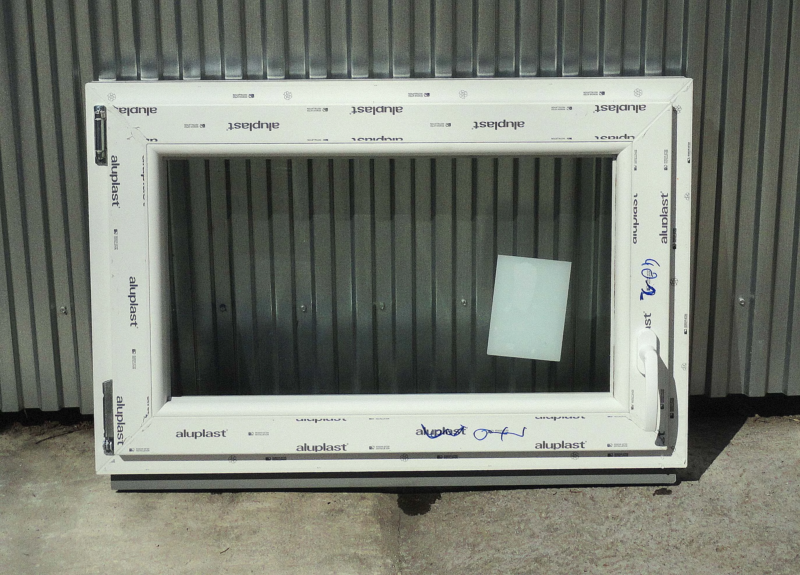 90x60 Bukó / nyíló műanyag ablak BAL (Aluplast Siegenia) - (Gyártási mérete: 88x58cm)