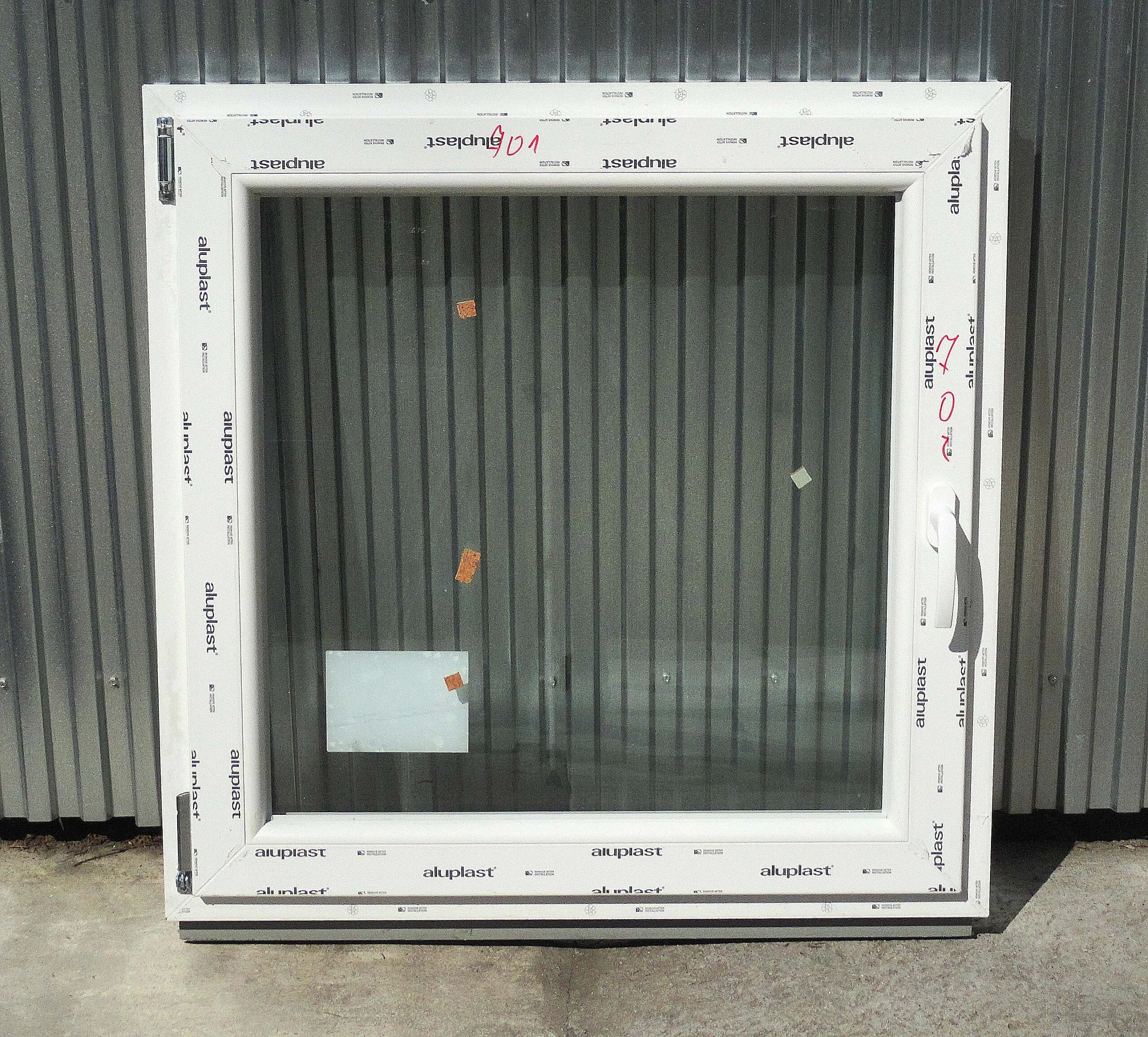 90x90 Bukó / nyíló műanyag ablak BAL (Aluplast Siegenia) - (Gyártási mérete: 88x88cm)